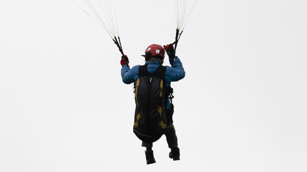 Nikkor AF-S FX 200-500mm f/5.6E ED VR review: image shows paraglider