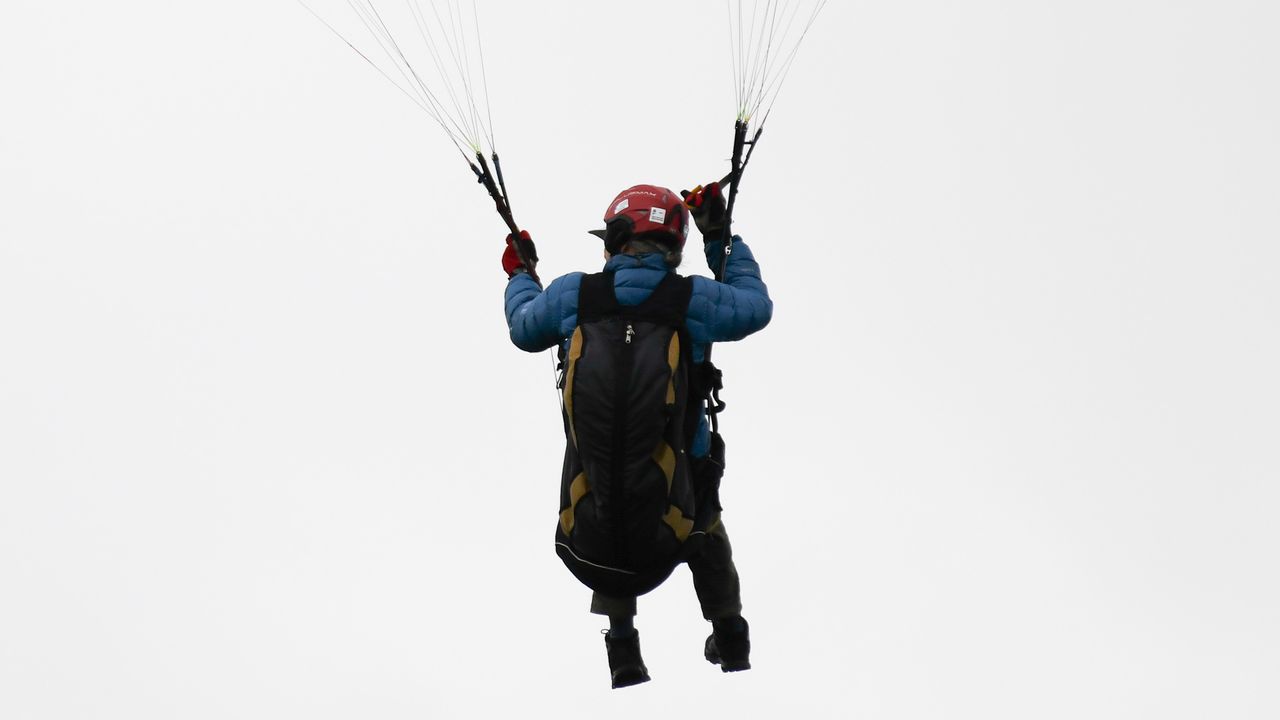 Nikkor AF-S FX 200-500mm f/5.6E ED VR review: image shows paraglider