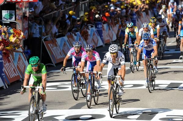 Mark Cavendish outsprints Thor Hushovd for eighth place nearly six minutes behind S&ouml;rensen.