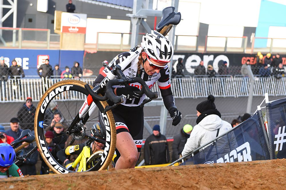 Lucinda Brand racing cyclo-cross