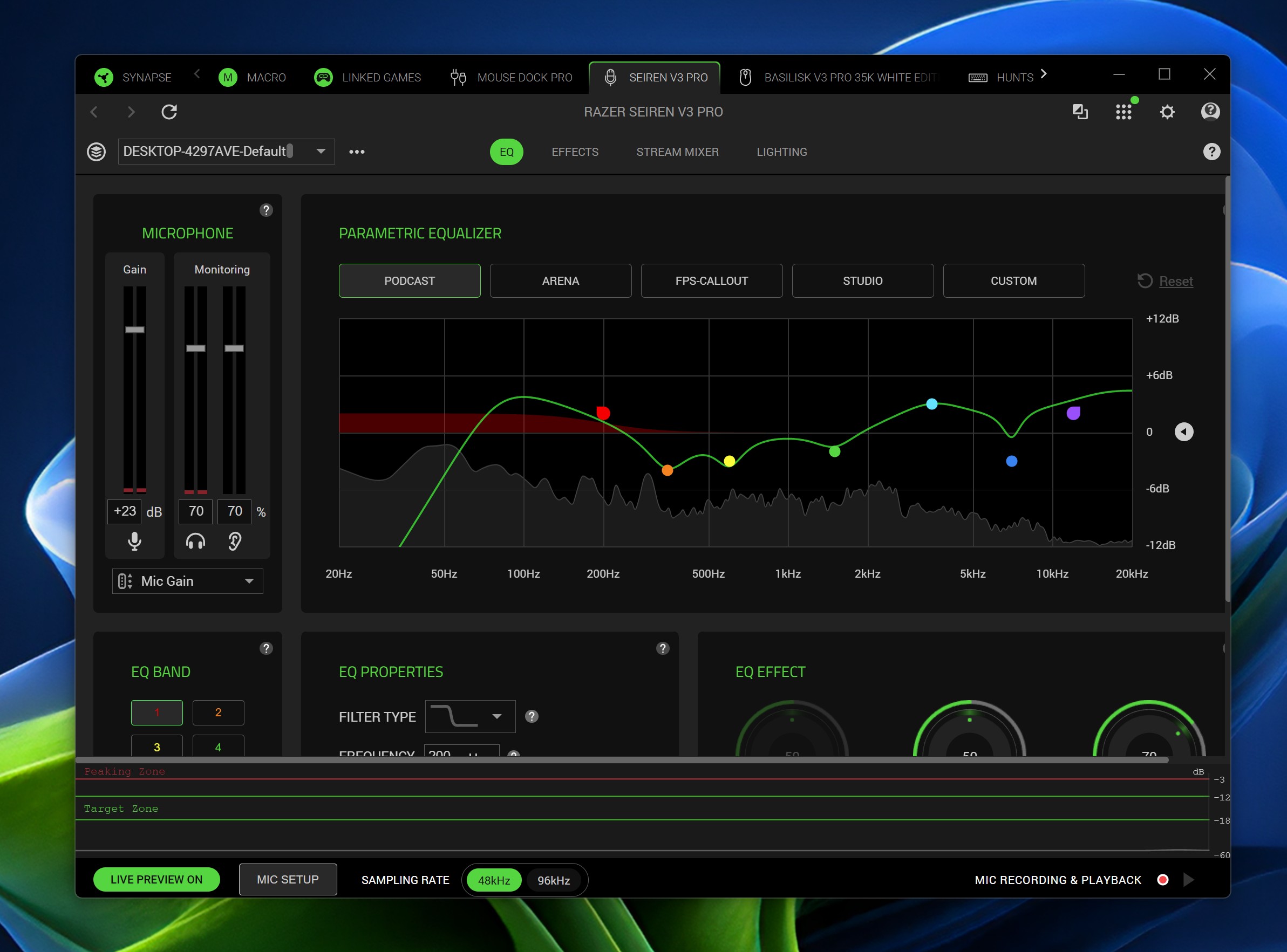 Screenshot of the Razer Synapse application showing the custom Parametric Equalizer settings and visual frequency curve for the microphone.