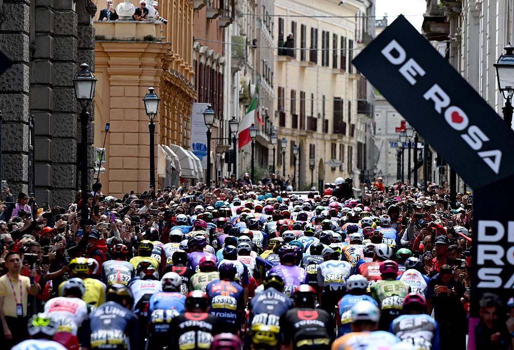 Giro d'Italia stage 8 LIVE: Leading trio followed by large 20-man chase group as climbing begins at day for the puncheurs