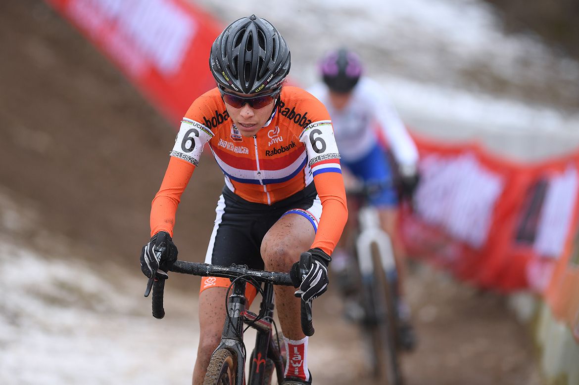 Ceylin Del Carmen Alvarado en route to a seventh-place finish in Bieles