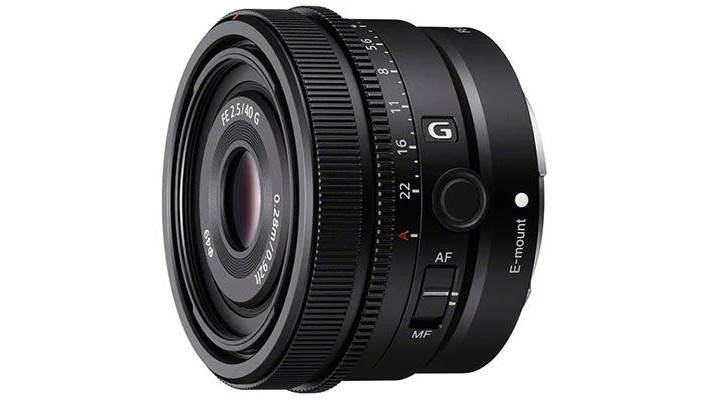 Best street lenses: Sony FE 40mm f2.5 G Lens