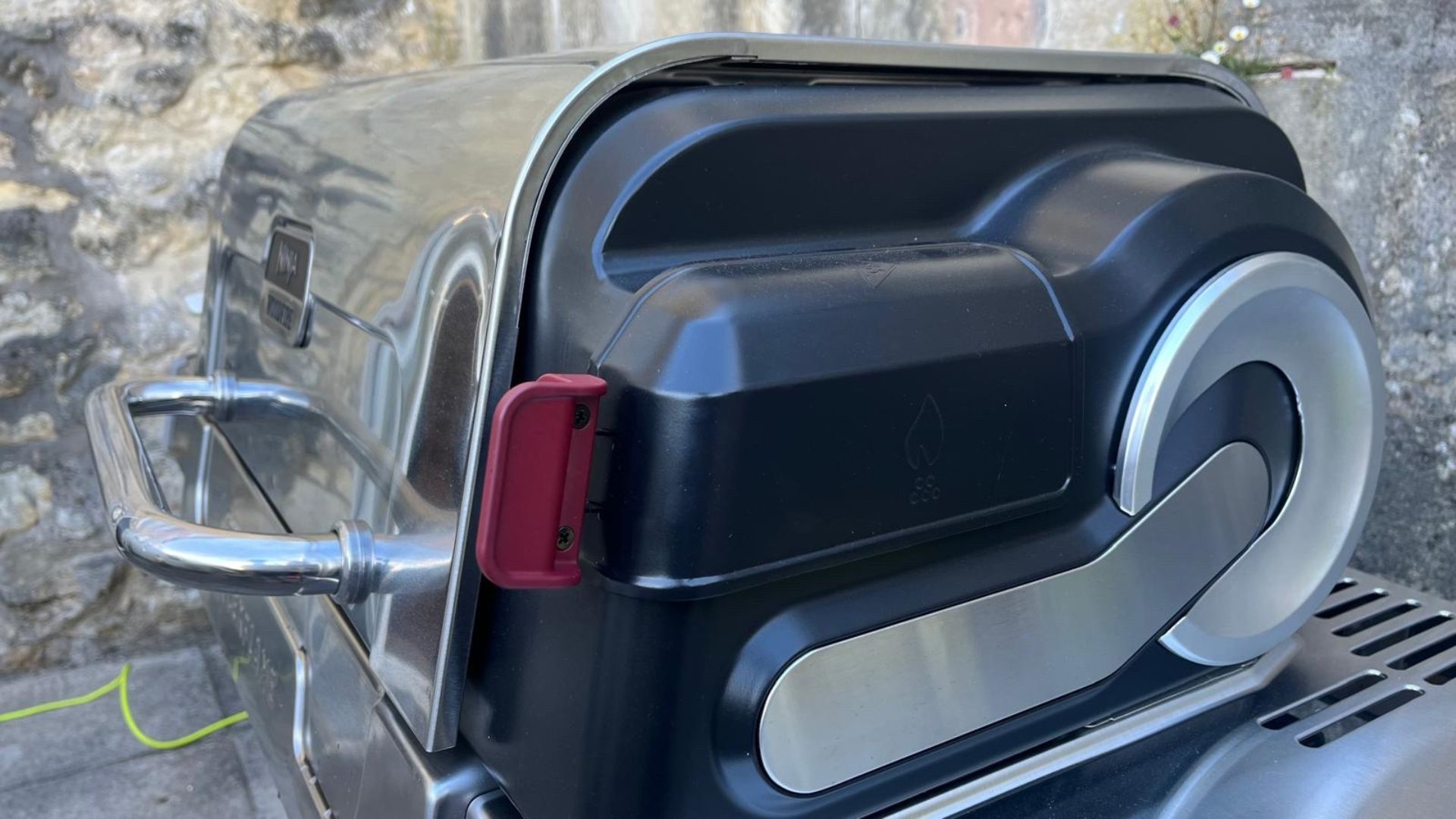 Testing the Ninja FlexFlame Gas BBQ Grill, showing the lid and controls