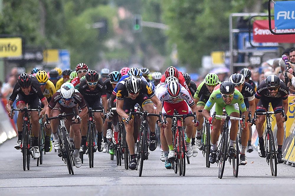 Nacer Bouhanni (Cofidis) sprinting to the finish line in Sisteron