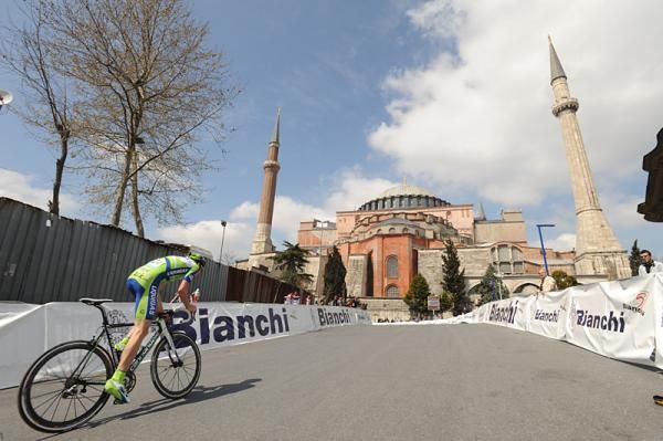 Italian Tiziano Dall'Antonia (Liquigas-Doimo) climbs to the finish near Sainte-Sophie
