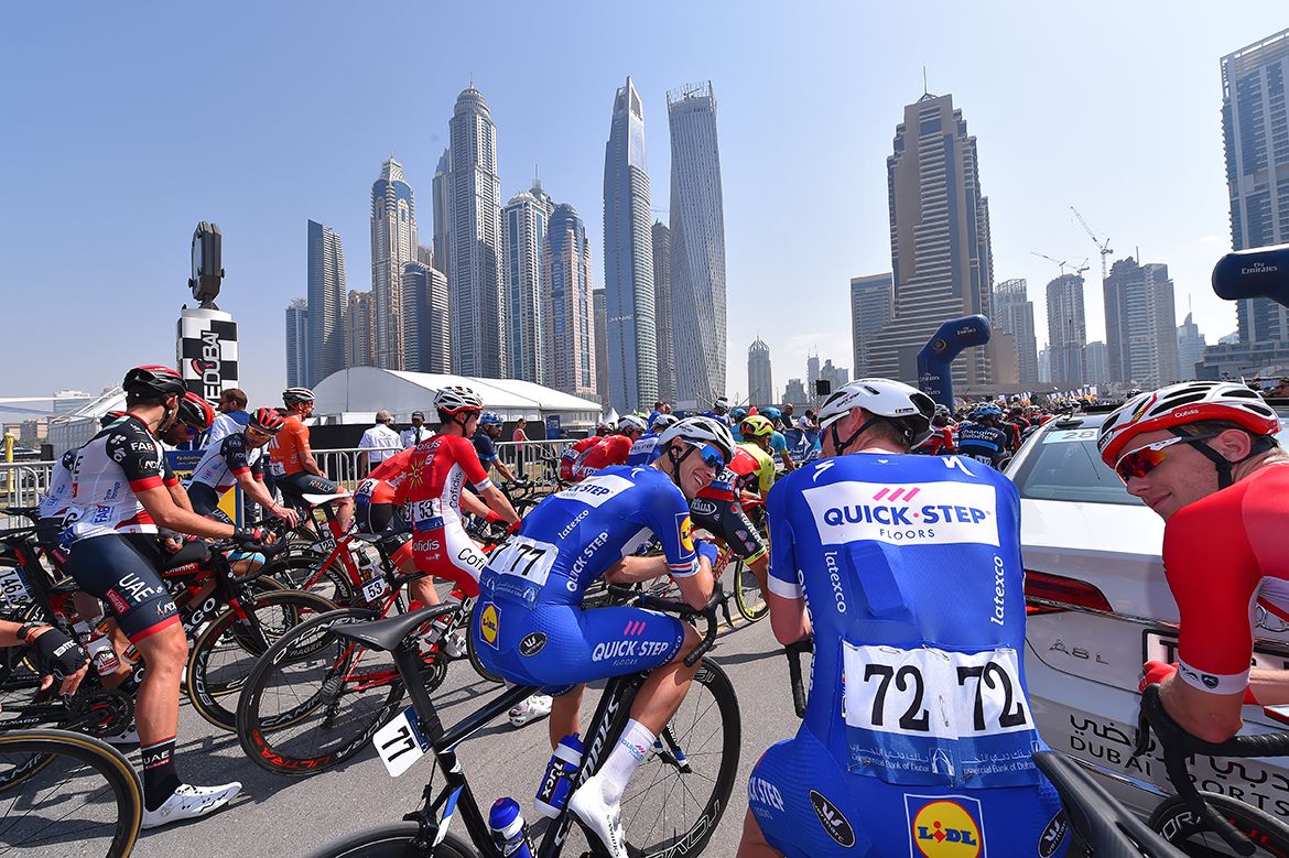 The peloton at the 2018 Dubai Tour.