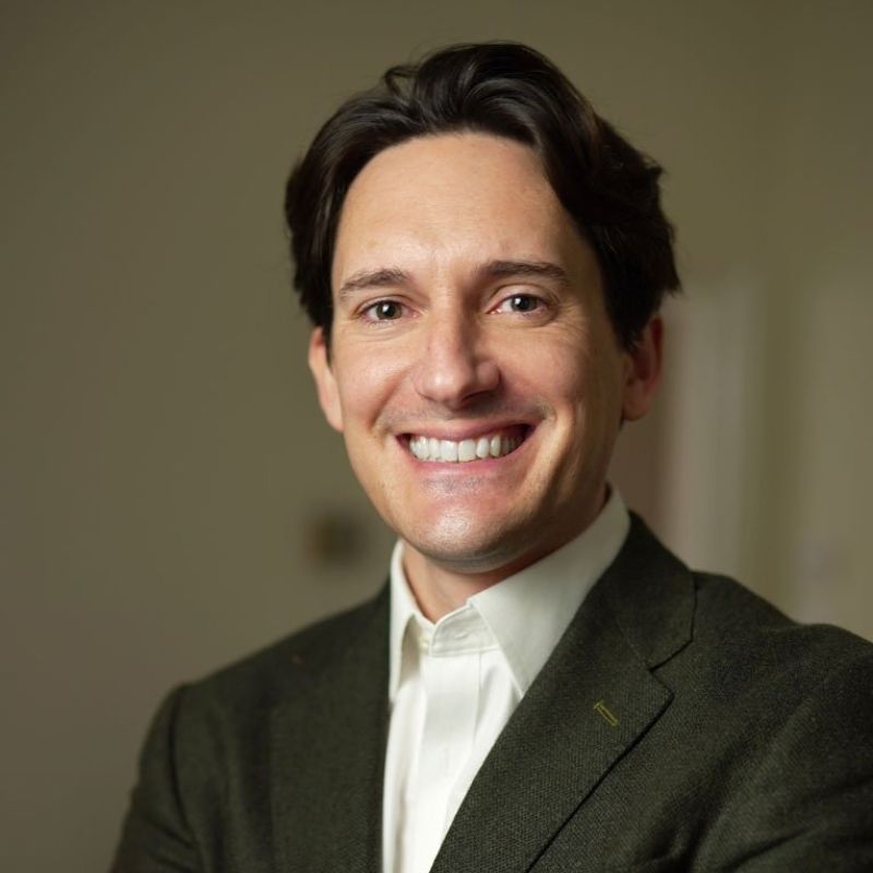 portrait of expert Steven Thomas