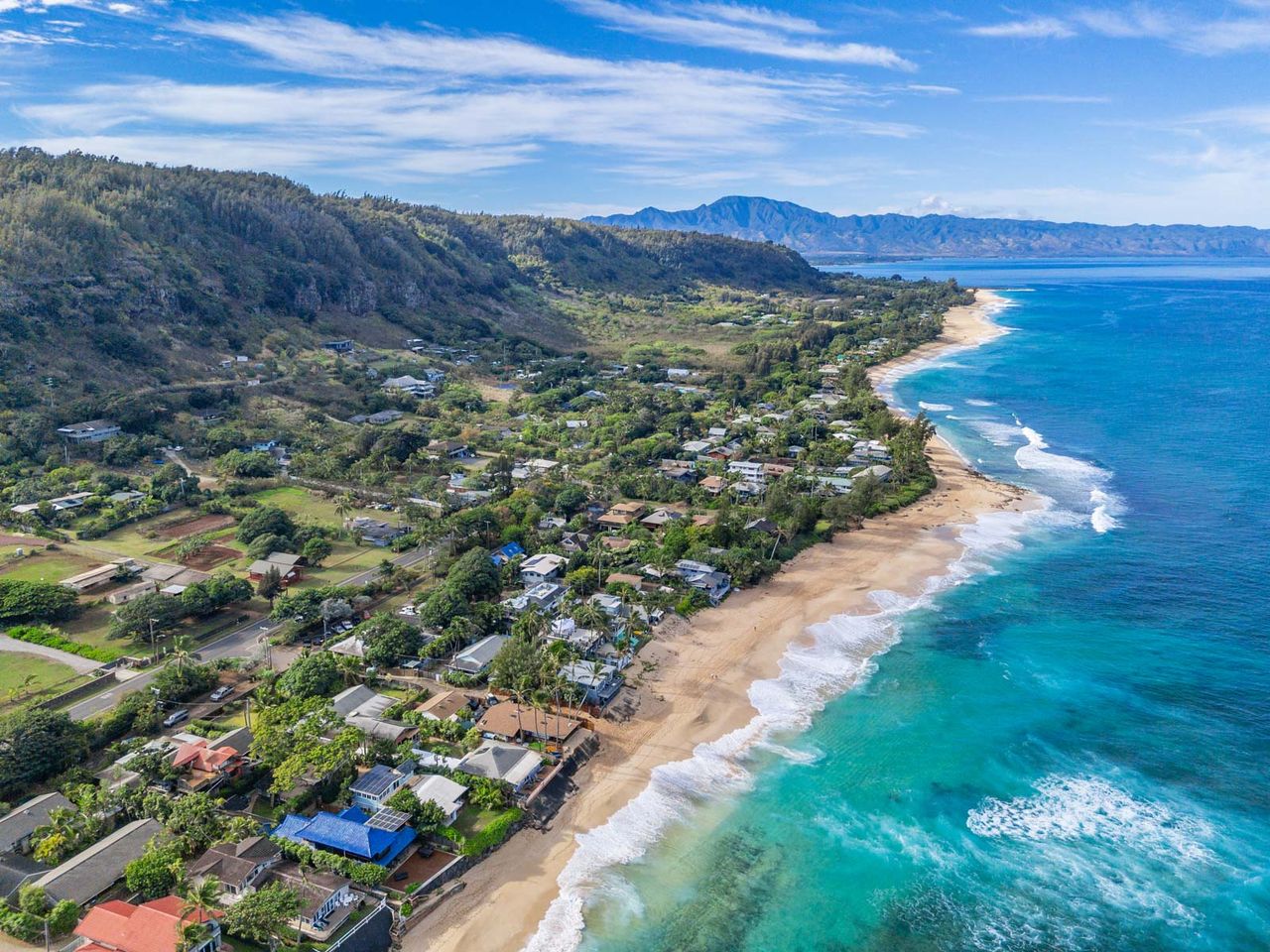 Home for sale in Hawaii on the beach.