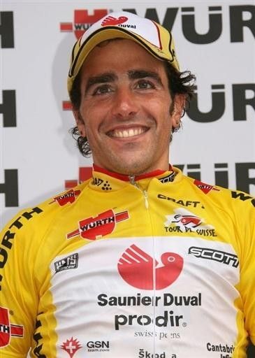 Koldo Gil (Saunier Duval) smiles from the podium.