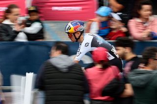 Q36.5 Pro Cycling team's British rider Thomas Pidcock arrives for the start of the 6th stage of the 108th Giro d'Italia cycling race 227kms from Potenza to Naples on May 15, 2025. (Photo by Luca Bettini / AFP)