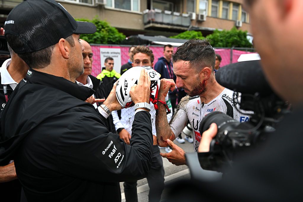 'The most important thing is that the guys manage to recover' – UAE Team Emirates-XRG rue tough day at Giro d'Italia as five riders crash