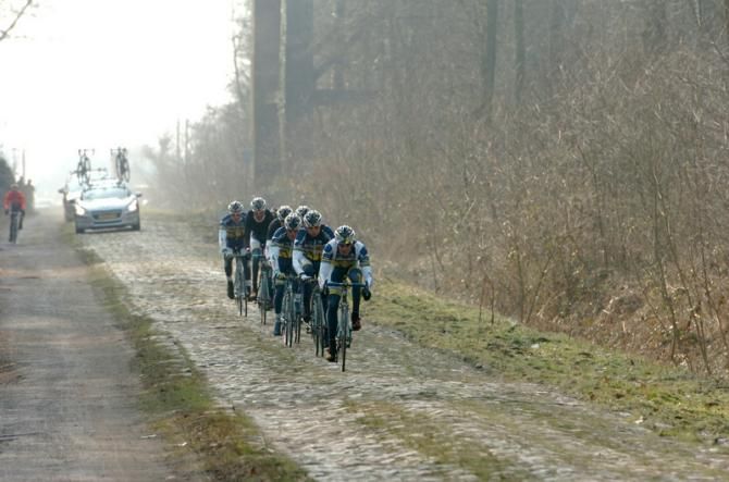 Vacansoleil-DCM keep it tight along the Trou&eacute;e d'Arenberg