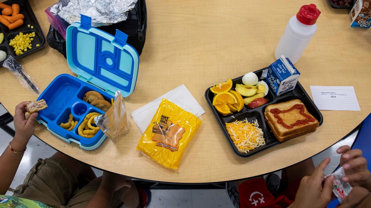 Students eat lunch at an Annandale, Virginia, elementary school in 2023.