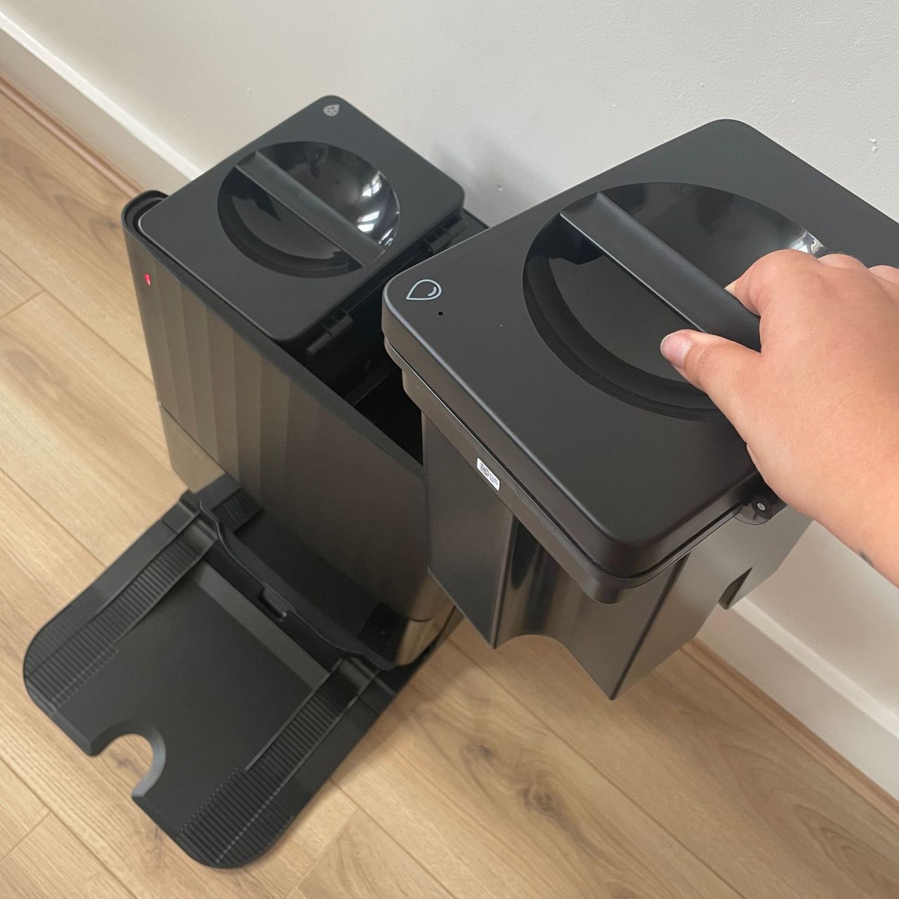 Pulling up the clean water tank of the Roborock QV 35S Robot Vacuum With Mop