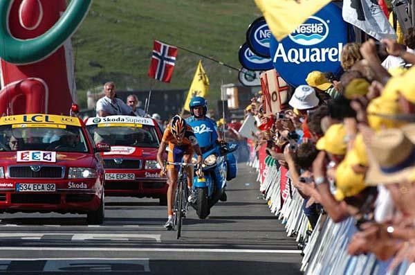 Michael Rasmussen (Rabobank) crosses the line in first place after dropping everyone else.