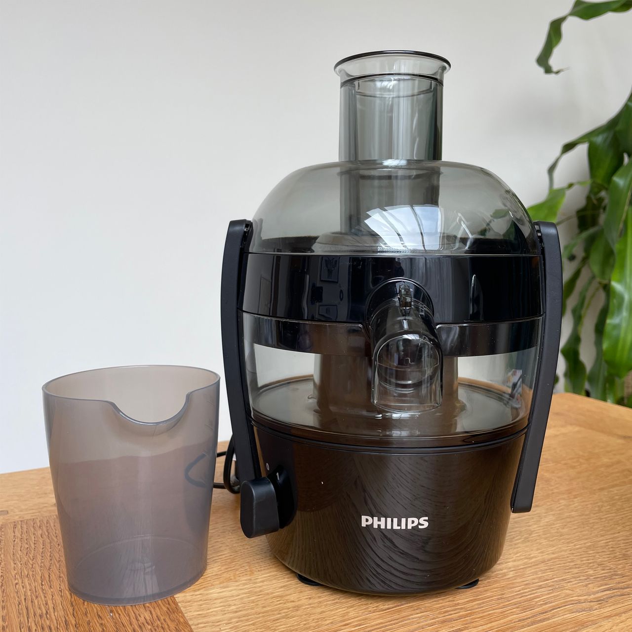We tried the Philips Viva Centrifugal Juicer, which can do everything