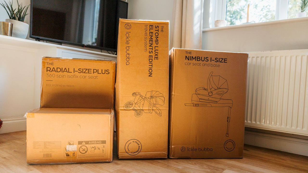 Unboxing and assembling the Ickle Bubba Stomp Luxe Elements pram chassis