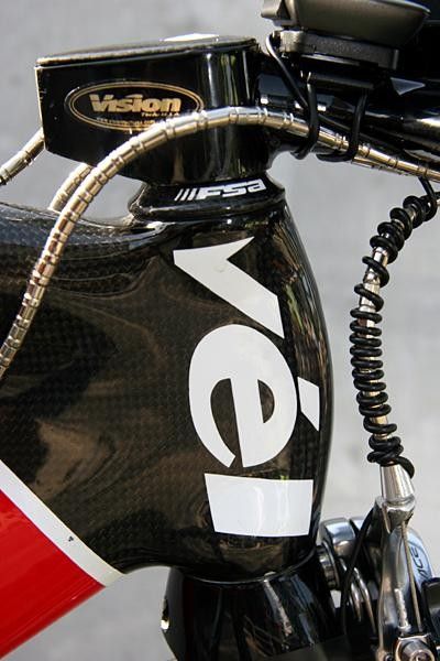 Aero head tube - no nose cone, but a thin, aerodynamic shape.