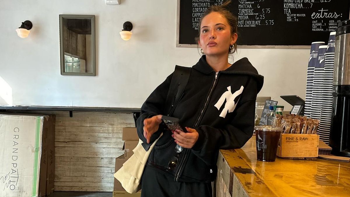 These Are the Sneaker Colors Everyone Will Be Wearing in Spring 2026