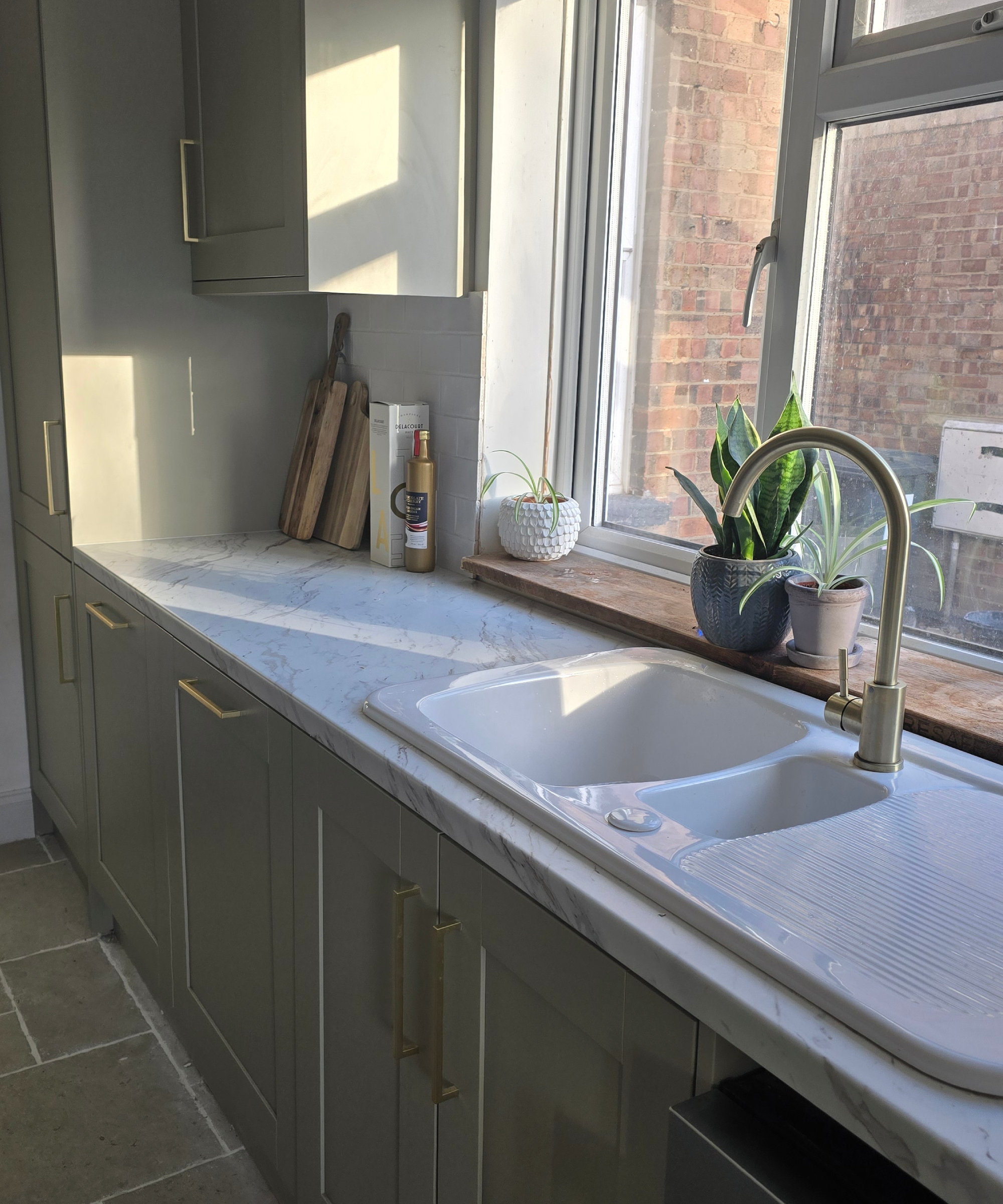 Wickes Ohio kitchen in green with marble look worktop