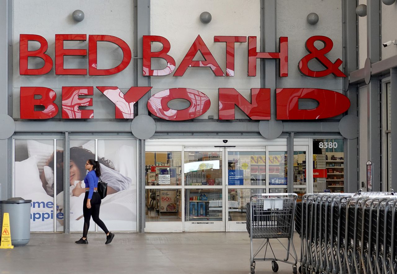 A Bed Bath &amp;amp; Beyond storefront