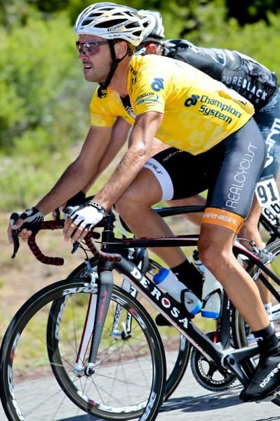 Francisco Mancebo (Realcyclist.com) waiting for the climbing to start.