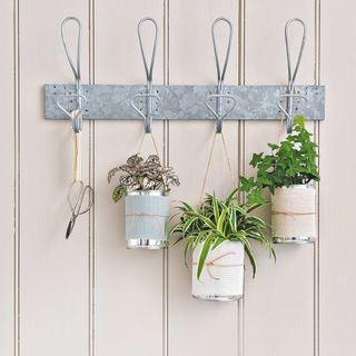 free garden ideas with hanging tin plant pots
