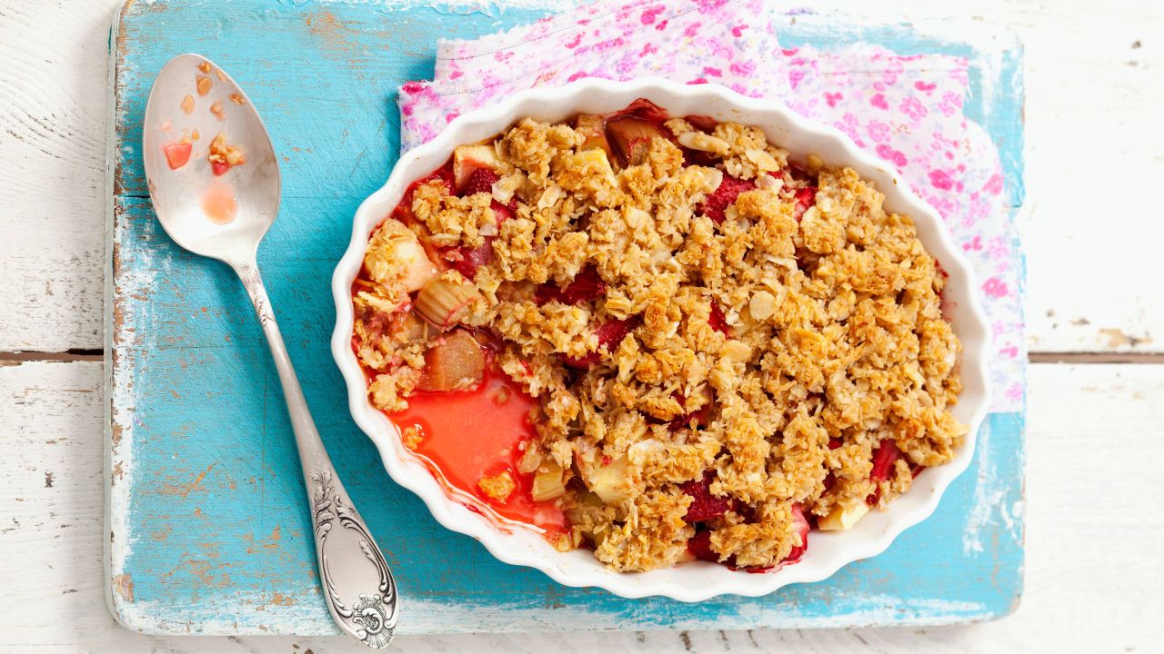 rhubarb crumble with oats