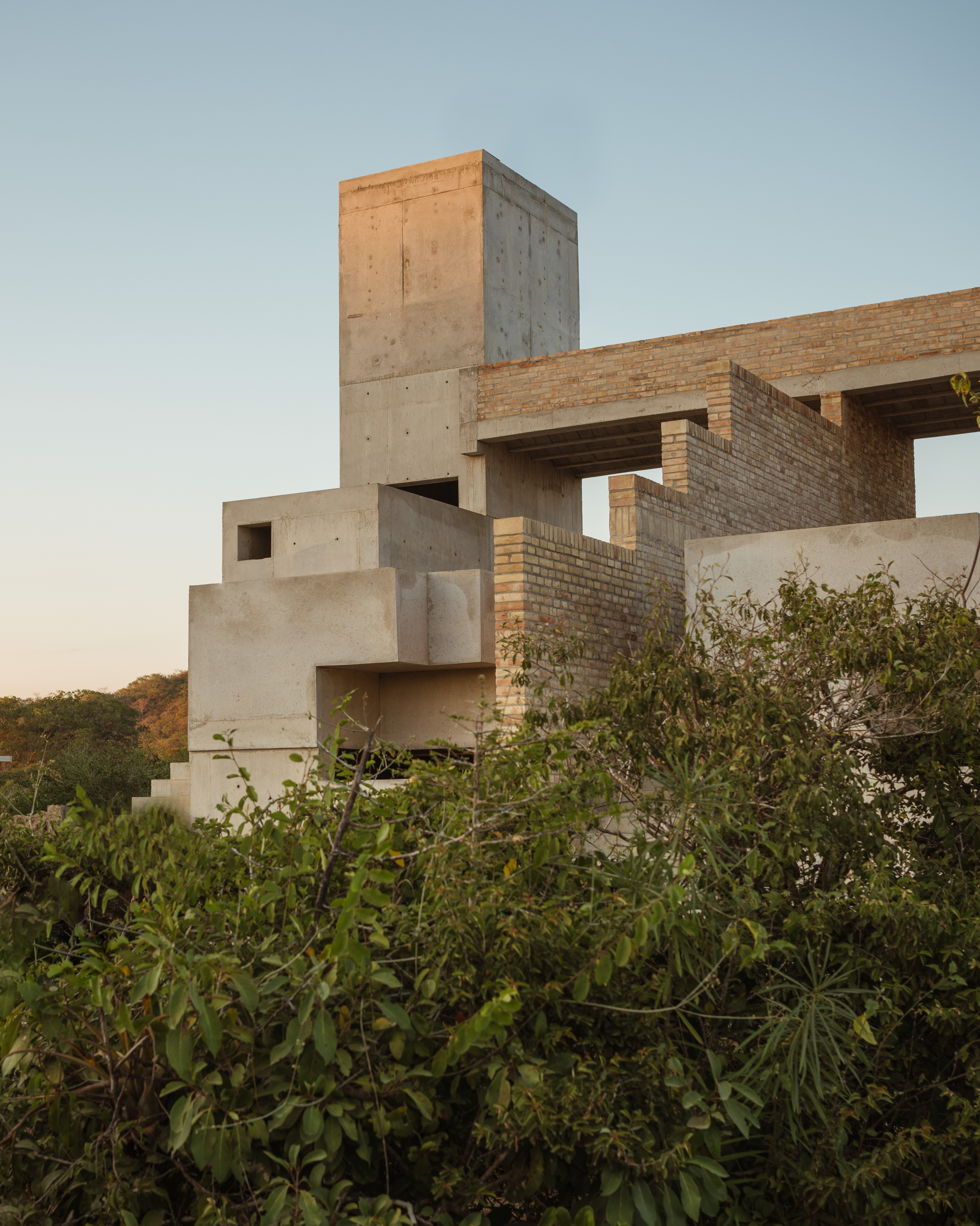 eco-brutalism hotel Terrestre