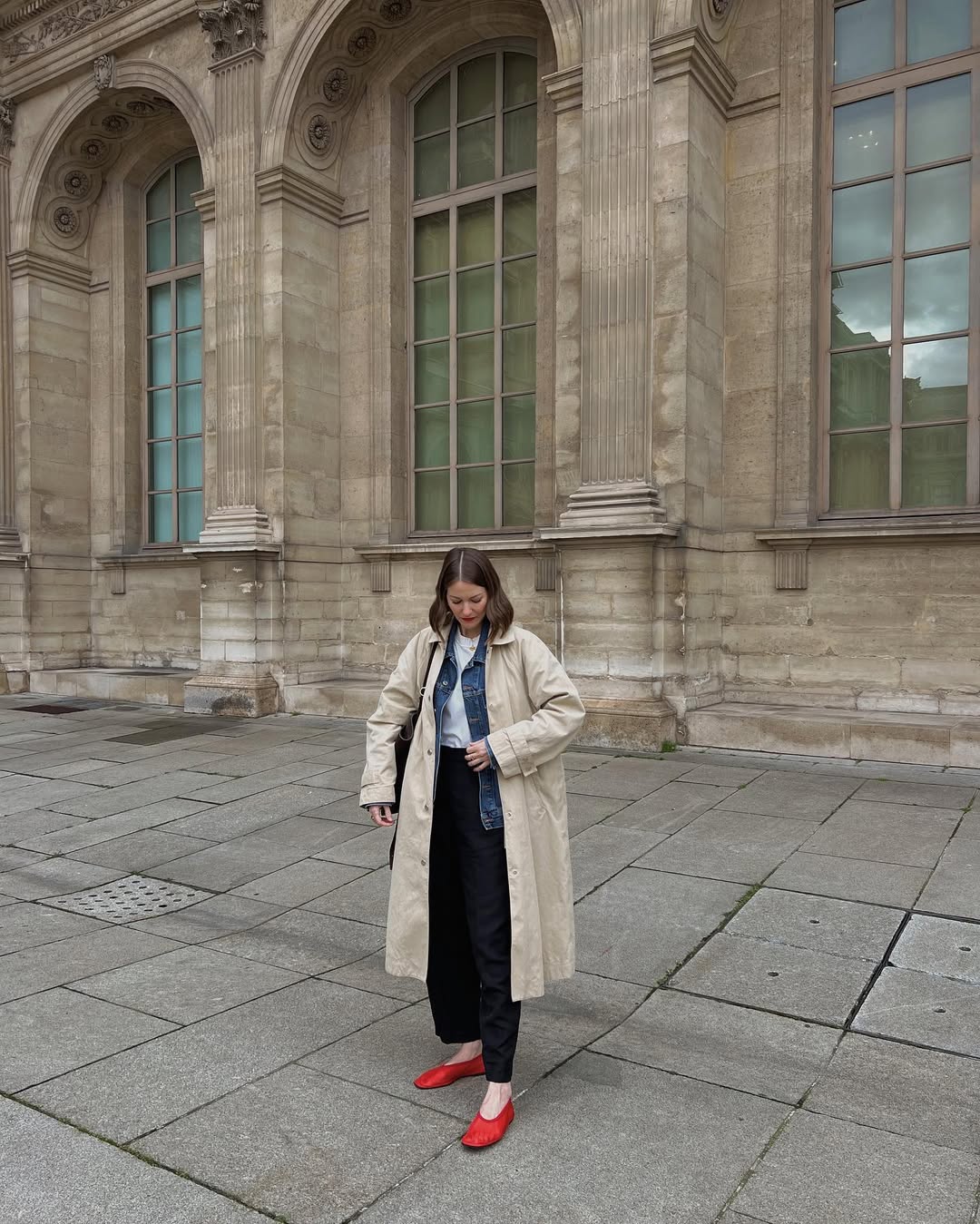 @Ruerodier in red mesh pants with black pants, white t-shirt, denim and beige trench coat