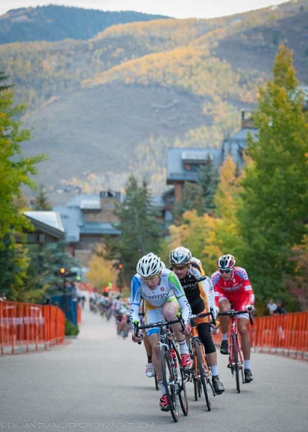 The men's peloton stretched out in a long, single line.