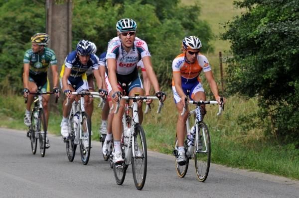 The second group chasing the break.