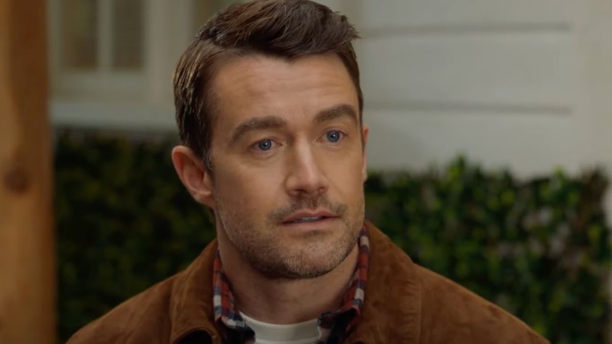 Robert Buckley in Hallmark film Blind Date Book Club.