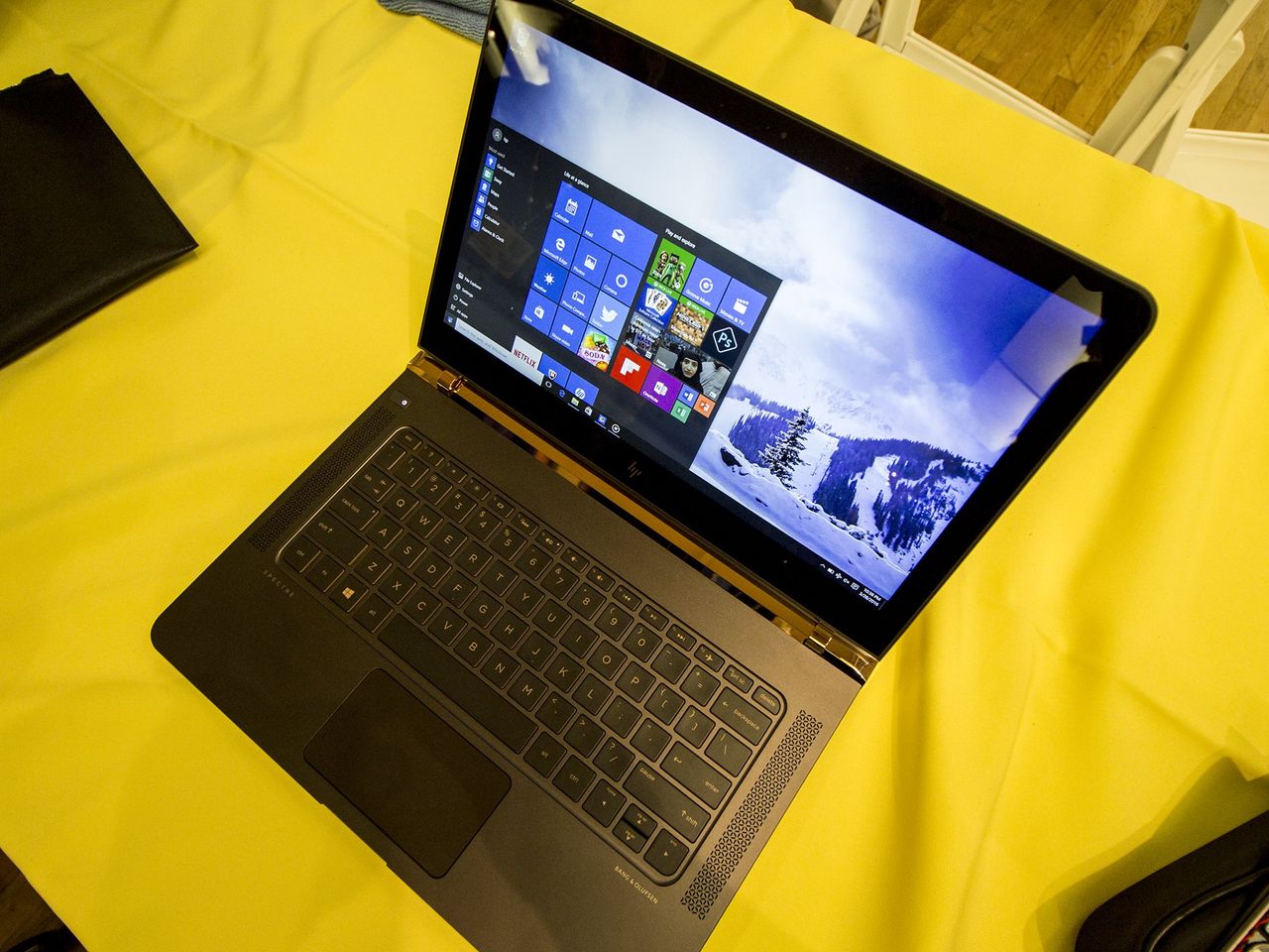 HP Spectre open