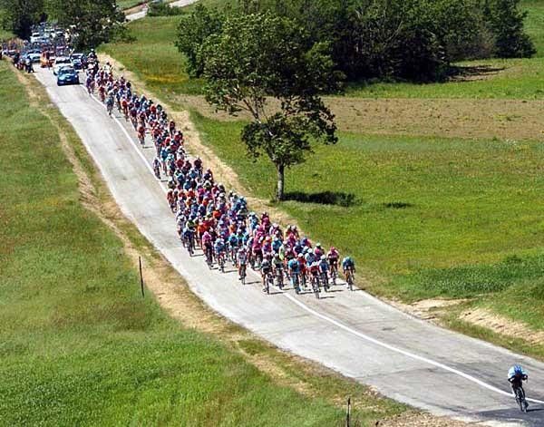 The peloton were content to spend most of their day with the break in check