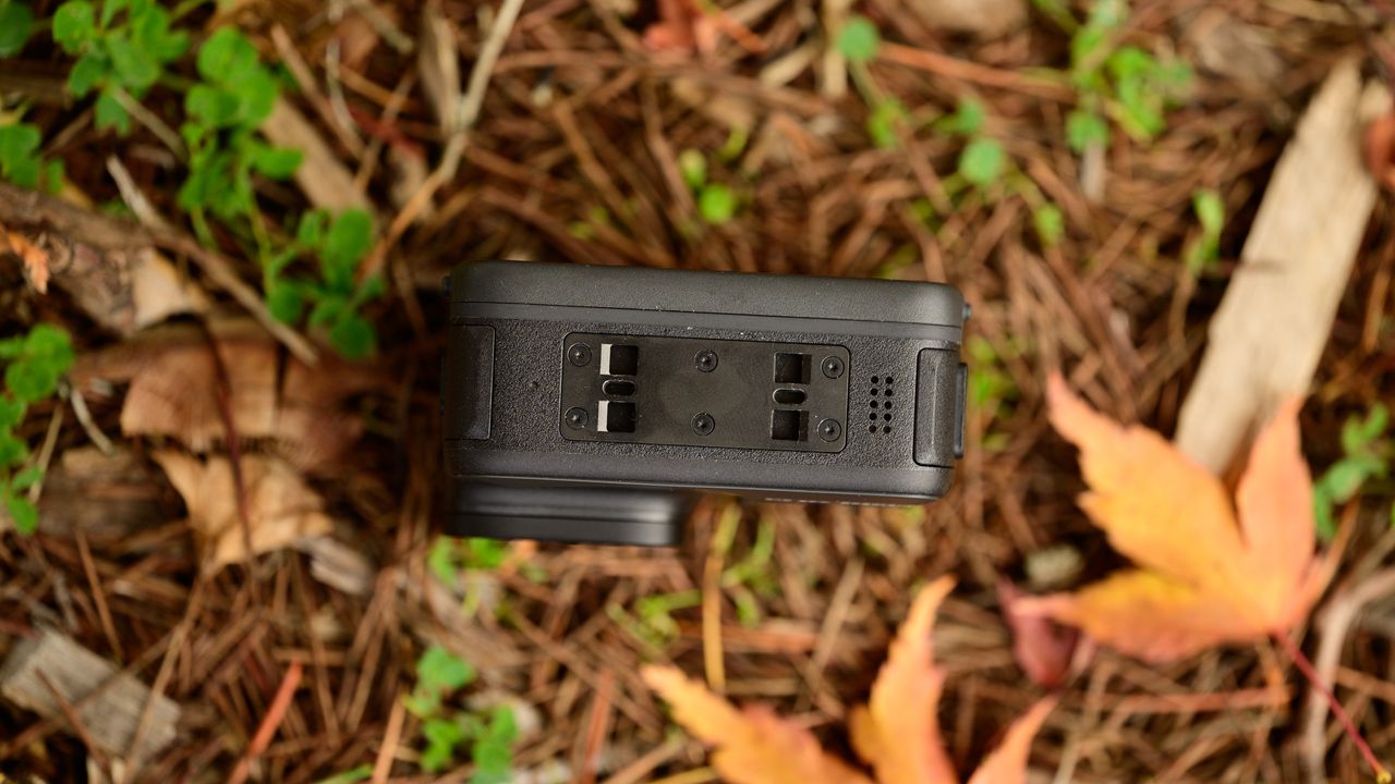 Insta360 Ace Pro lower mounting plate