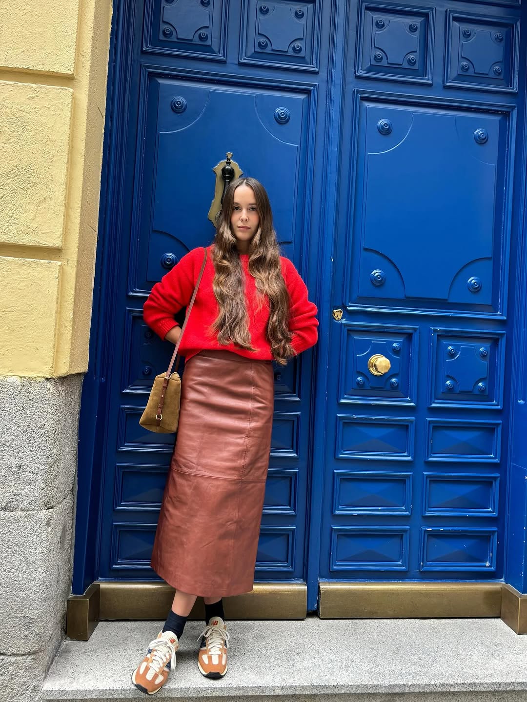 woman wearing winter sneaker outfit 2025