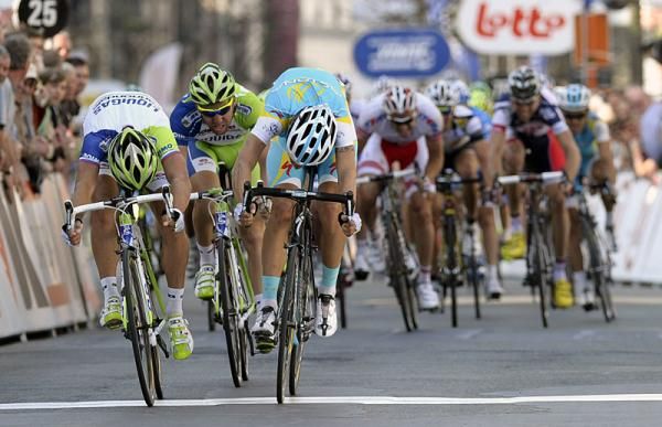 It was very close, but Peter Sagan (Liquigas-Cannondale) beat Jacopo Guarnieri (Astana) for the stage win.
