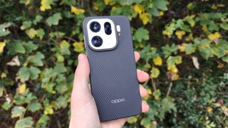 Oppo Find X9 Pro in photography case