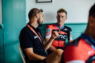 Rohan Dennis and Daniel Green discuss the time trial route over coffee.