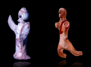 Small human figurines made of terracotta found in the agora deposit.