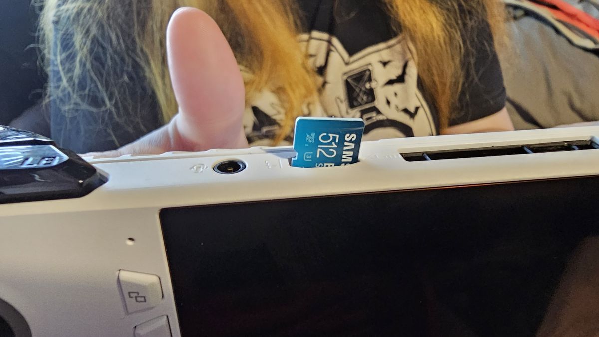 Here's What The Micro SD Card Slot Looks Like On The Nintendo