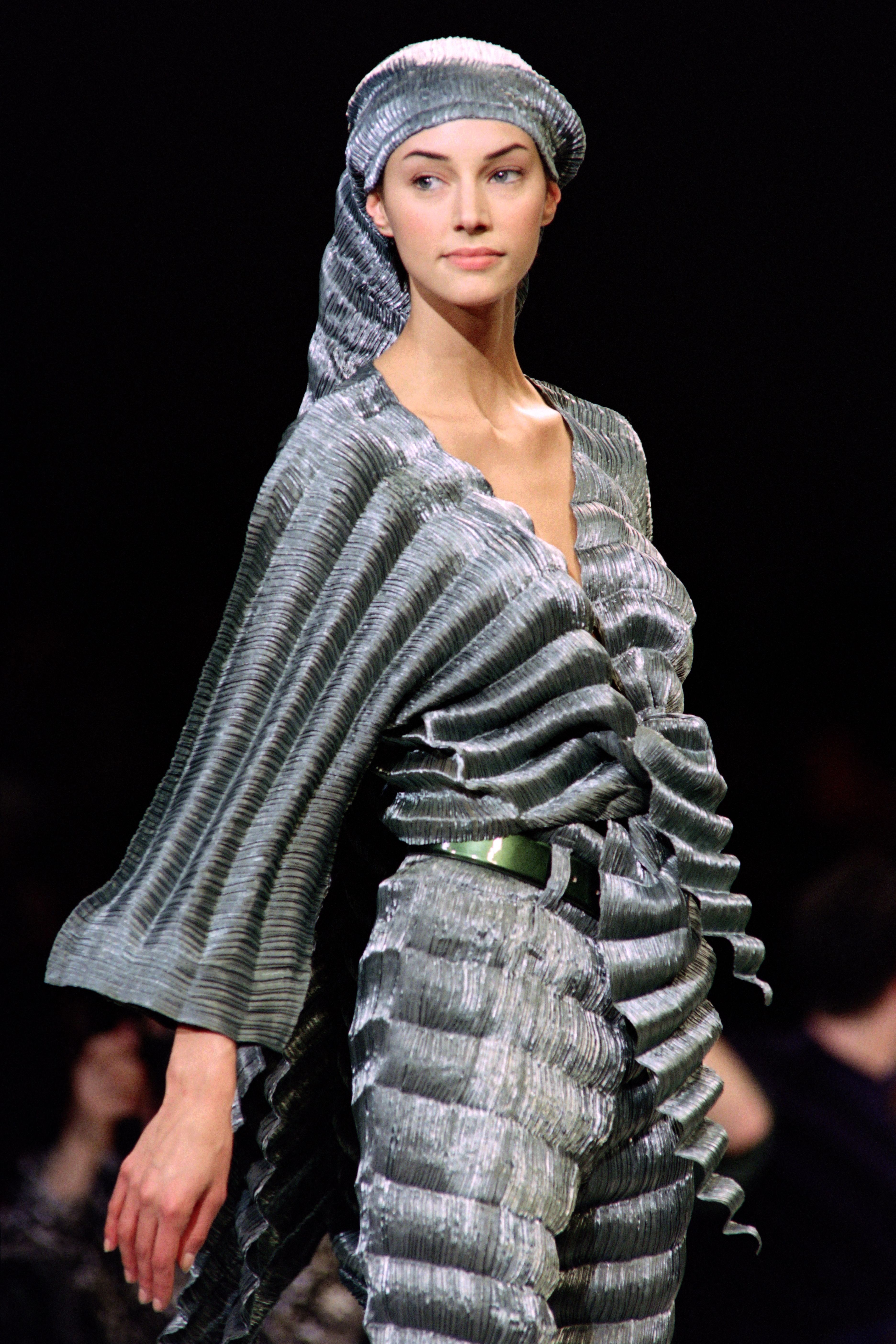 A model displays a Pleats please creation as part of Issey Miyake Autumn-Winter 1994 ready-to-wear collection in Paris on March 7, 1993.