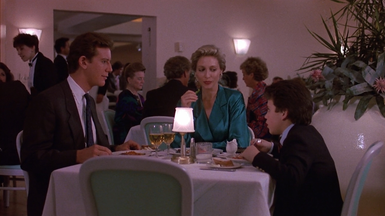 Judge reinhold and Fred Savage eating dinner in a nice restaurant in Vice Versa