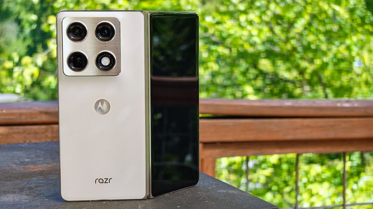 The Motorola Razr Fold camera is so powerful, you could use
it to spot Jack and Rose on the Titanic from New York