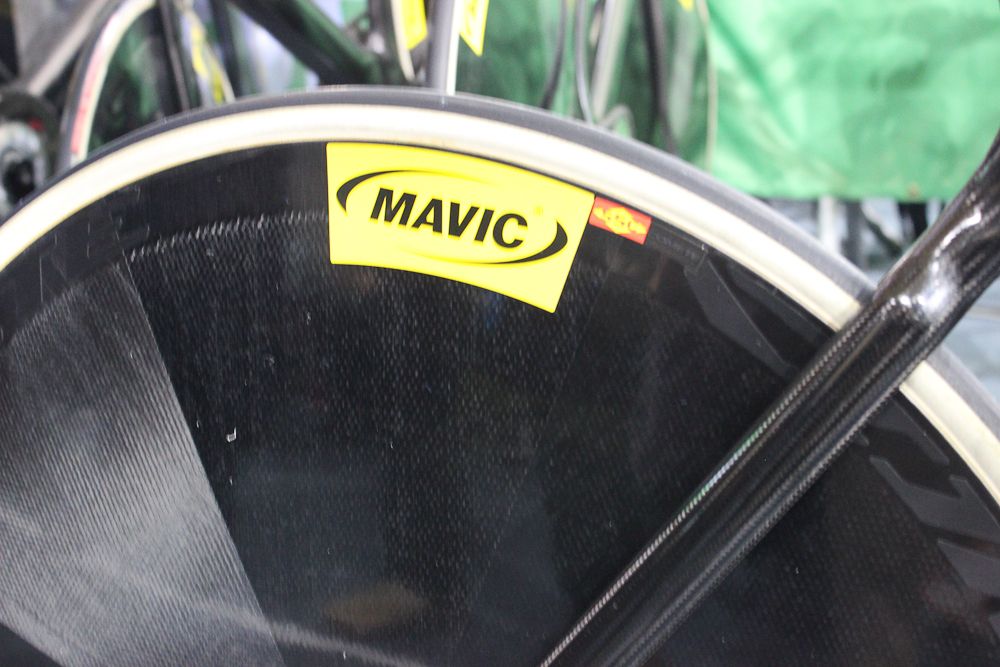 Mavic supplies the Comete Track wheels.