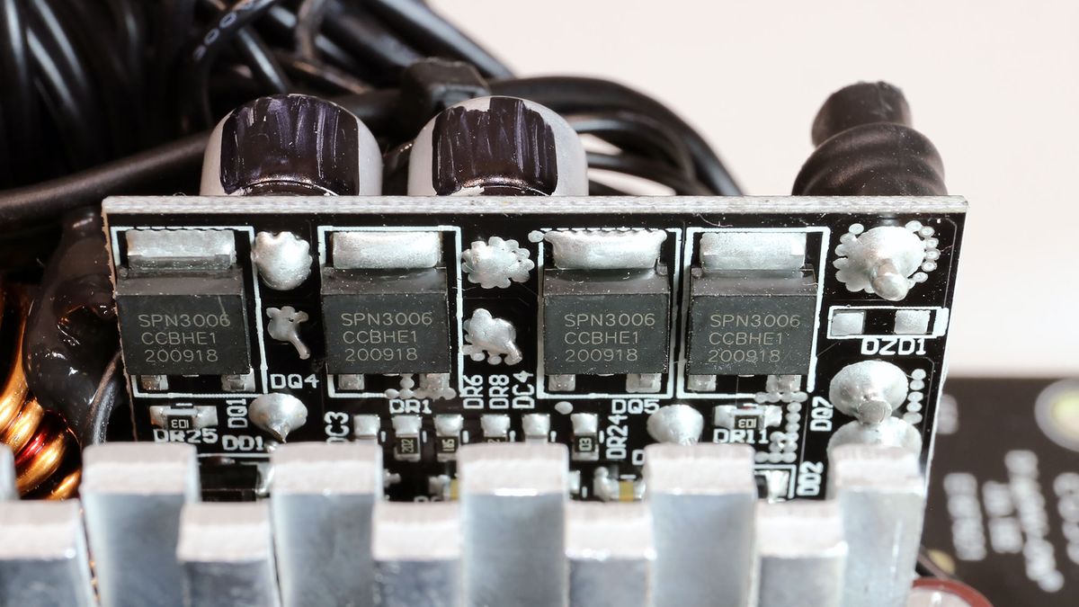 XPG Pylon 650