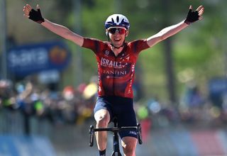 Dan Martin wins stage 17 of the Giro d'Italia to Sega di Ala